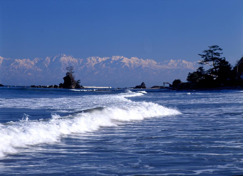 Business Hotel Tateyama โทยามะ ภายนอก รูปภาพ