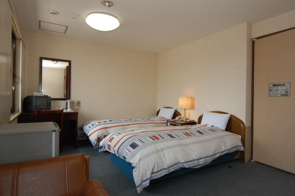 Business Hotel Tateyama โทยามะ ภายนอก รูปภาพ